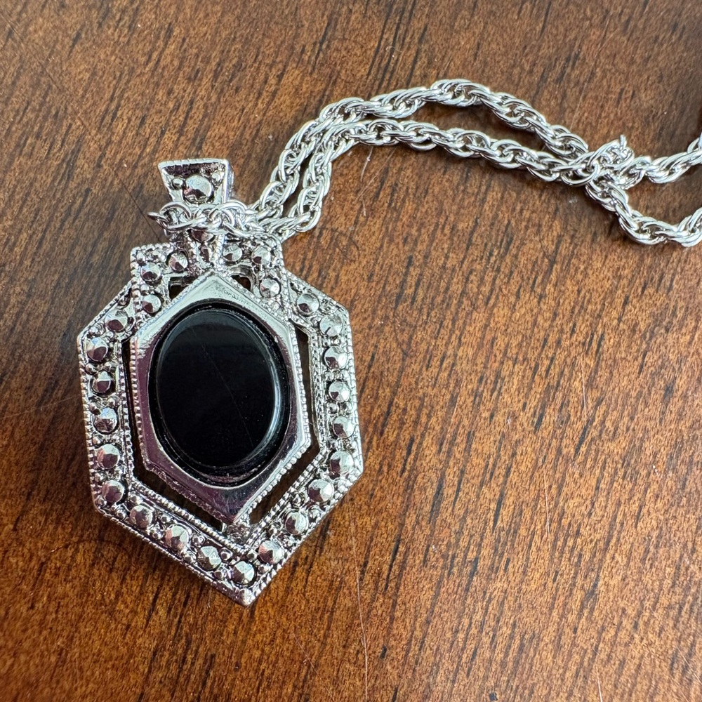 Avon Silver and Onyx Pendant Necklace